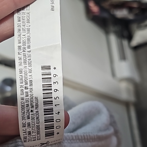 NWOT  SWEATER WITH WHEETACH LIPS - Picture 8 of 8